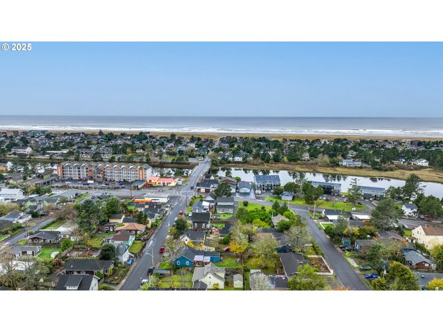 820 12TH Ave, Seaside, OR 97138