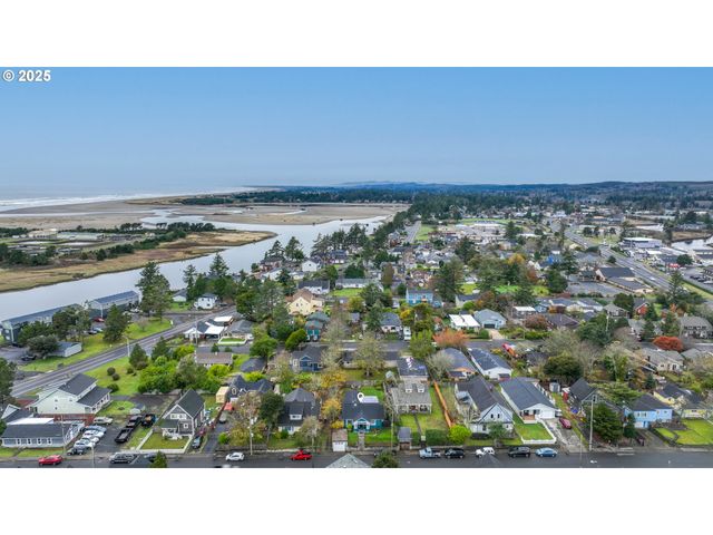 820 12TH Ave, Seaside, OR 97138