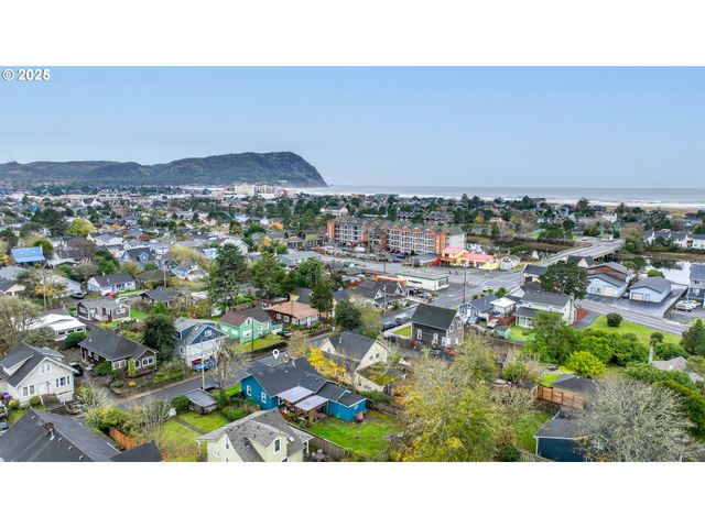 820 12TH Ave, Seaside, OR 97138