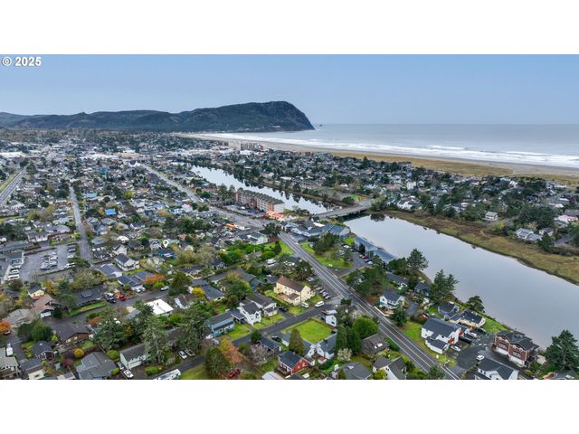 820 12TH Ave, Seaside, OR 97138