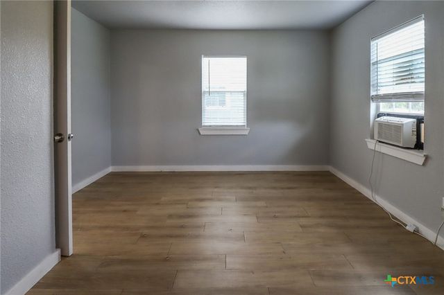 120 West Avenue A, Killeen, TX 76541