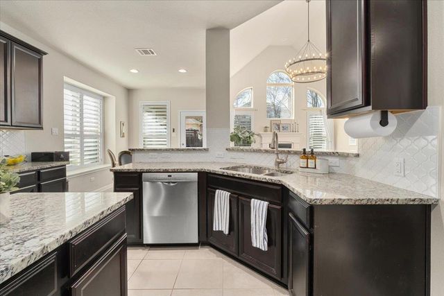 888 Oyster CRK, Buda, TX 78610