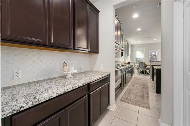 888 Oyster CRK, Buda, TX 78610