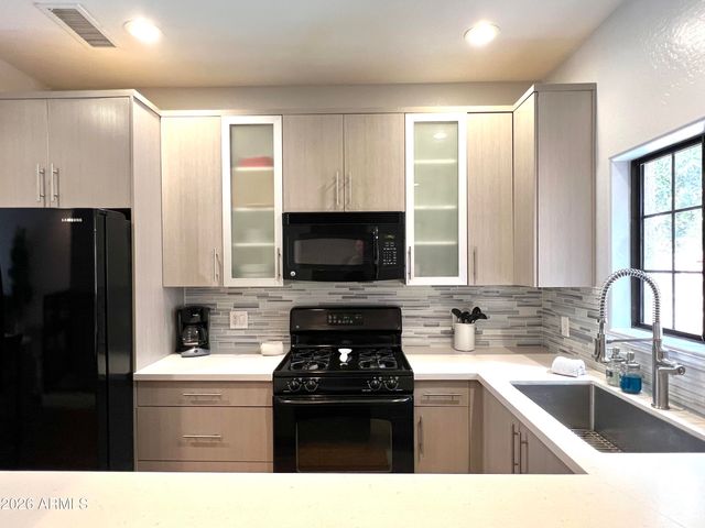 3437 E AVALON Drive, Phoenix, AZ 85018
