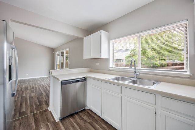 2666 Prairieview Lane, Aurora, IL 60502