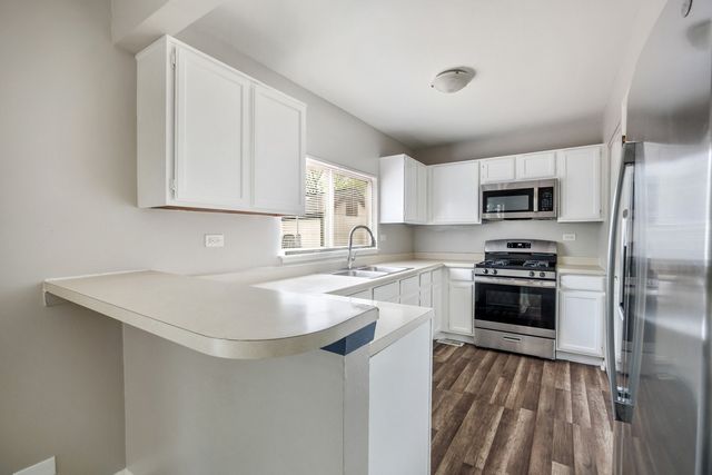 2666 Prairieview Lane, Aurora, IL 60502