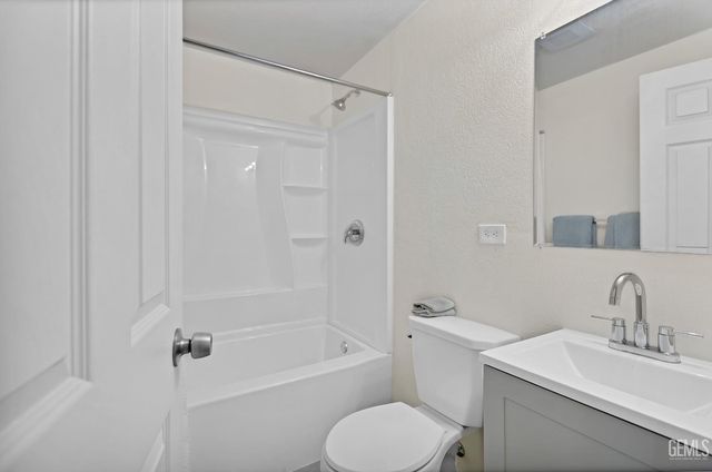 131 Oak Street, Taft, CA 93268