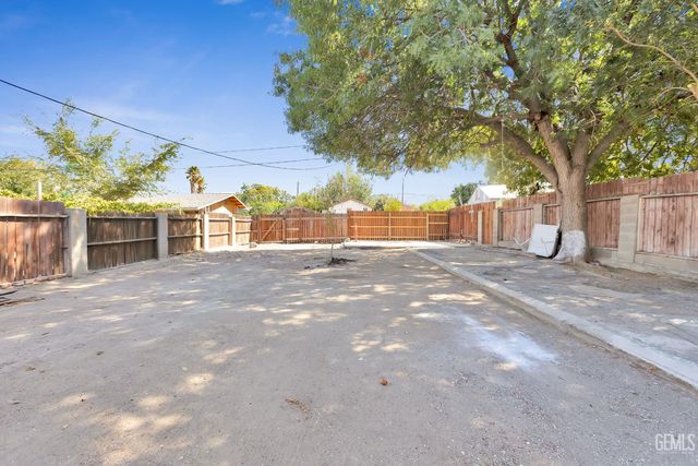 131 Oak Street, Taft, CA 93268