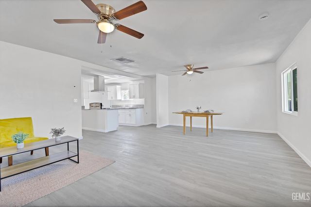 131 Oak Street, Taft, CA 93268