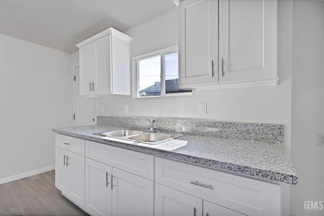 131 Oak Street, Taft, CA 93268