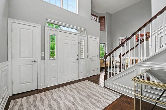 2070 Holt Lane, South Elgin, IL 60177