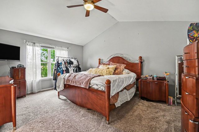 2070 Holt Lane, South Elgin, IL 60177