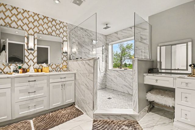 2070 Holt Lane, South Elgin, IL 60177