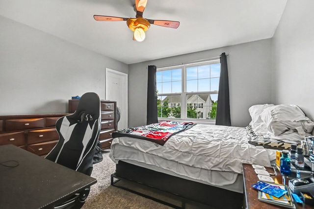 2070 Holt Lane, South Elgin, IL 60177