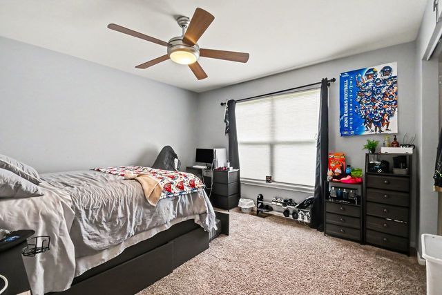 2070 Holt Lane, South Elgin, IL 60177