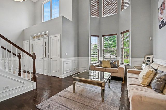 2070 Holt Lane, South Elgin, IL 60177