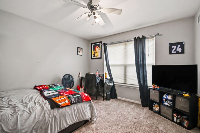 2070 Holt Lane, South Elgin, IL 60177
