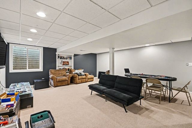 2070 Holt Lane, South Elgin, IL 60177