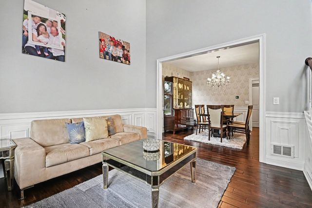 2070 Holt Lane, South Elgin, IL 60177