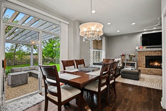 2070 Holt Lane, South Elgin, IL 60177