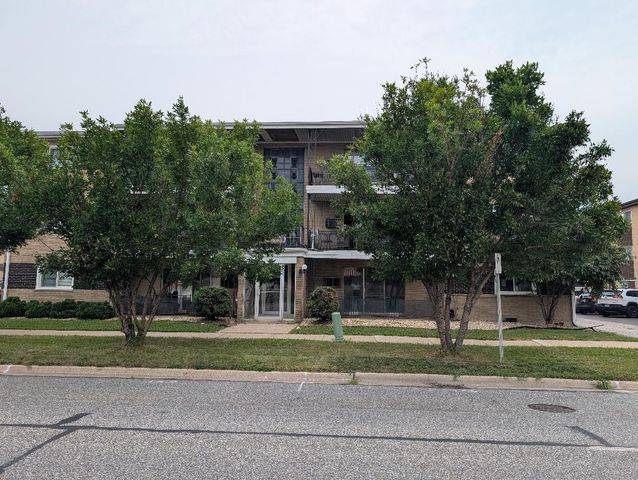9421 S Roberts Road 2SE, Hickory Hills, IL 60457
