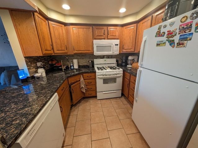 9421 S Roberts Road 2SE, Hickory Hills, IL 60457
