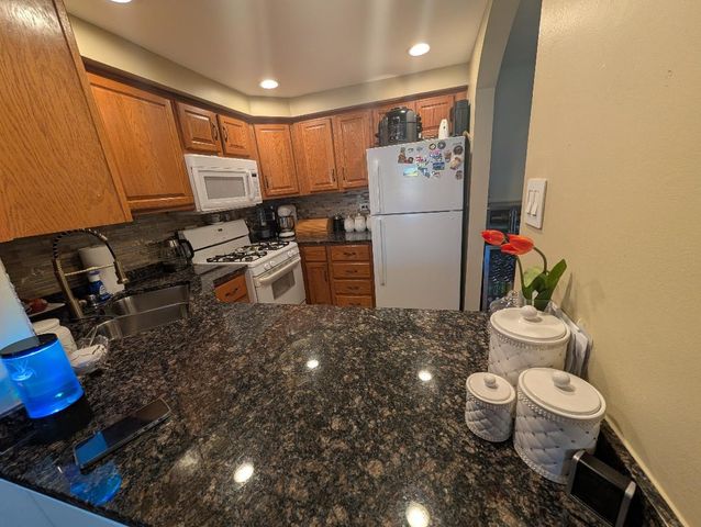 9421 S Roberts Road 2SE, Hickory Hills, IL 60457