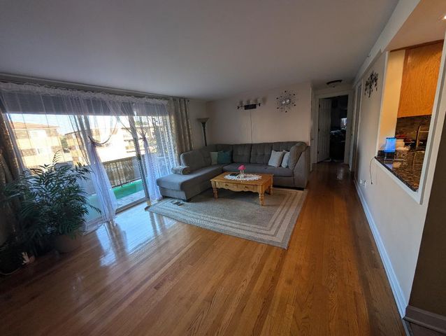 9421 S Roberts Road 2SE, Hickory Hills, IL 60457