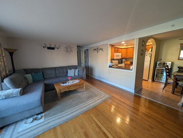 9421 S Roberts Road 2SE, Hickory Hills, IL 60457