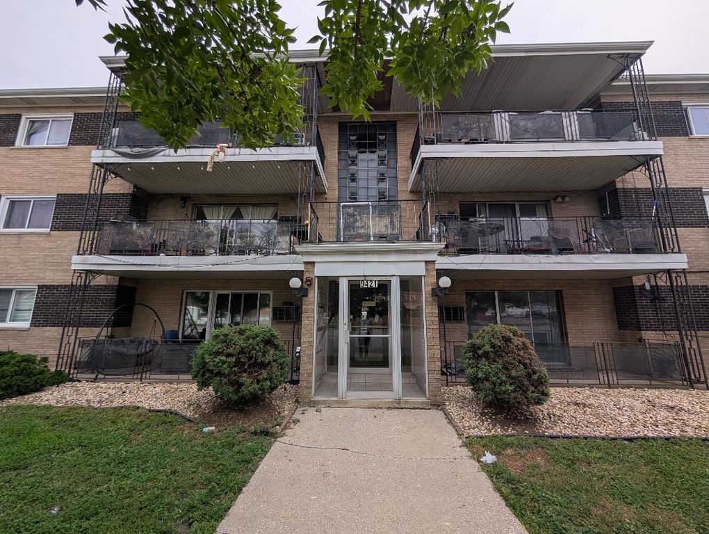 9421 S Roberts Road 2SE, Hickory Hills, IL 60457