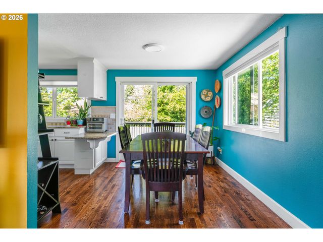 8385 Sw BROOKRIDGE St, Portland, OR 97225