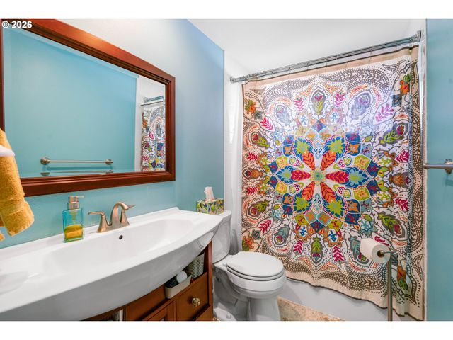 8385 Sw BROOKRIDGE St, Portland, OR 97225