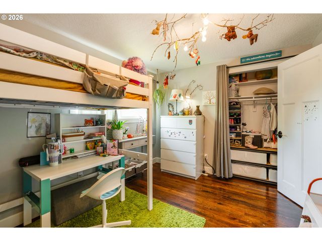 8385 Sw BROOKRIDGE St, Portland, OR 97225