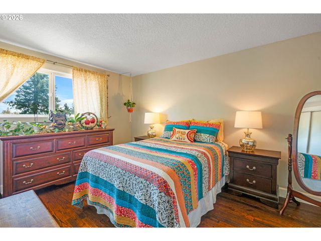 8385 Sw BROOKRIDGE St, Portland, OR 97225