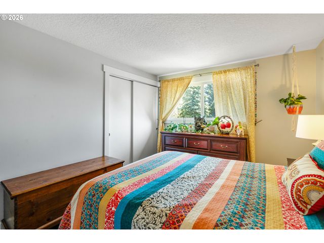 8385 Sw BROOKRIDGE St, Portland, OR 97225