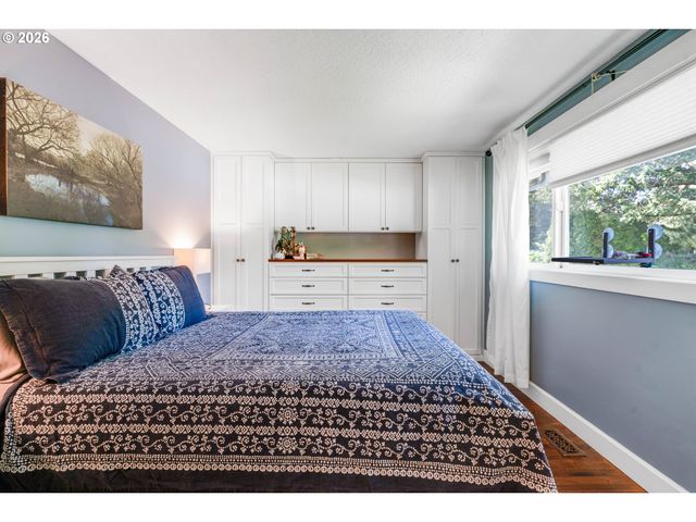 8385 Sw BROOKRIDGE St, Portland, OR 97225