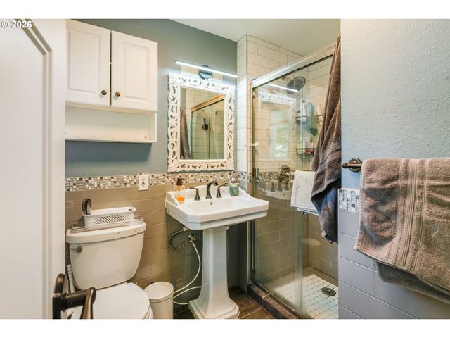 8385 Sw BROOKRIDGE St, Portland, OR 97225