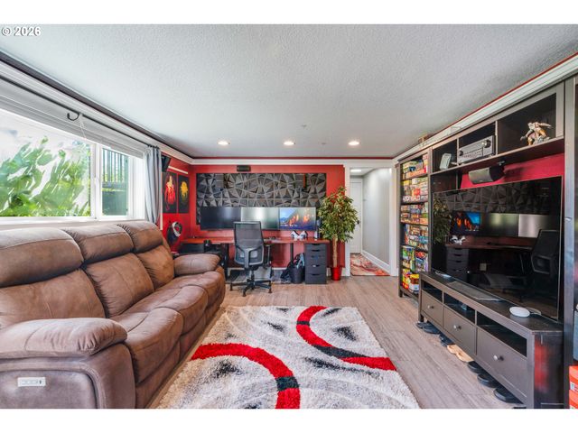 8385 Sw BROOKRIDGE St, Portland, OR 97225