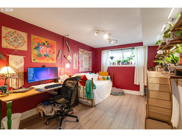 8385 Sw BROOKRIDGE St, Portland, OR 97225