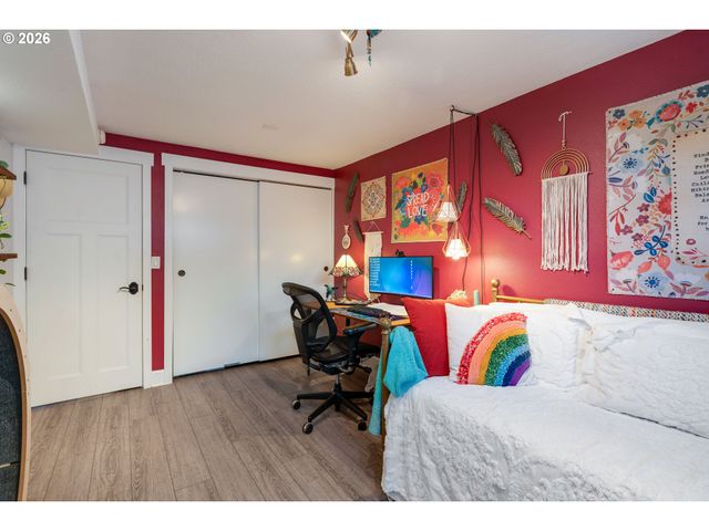 8385 Sw BROOKRIDGE St, Portland, OR 97225