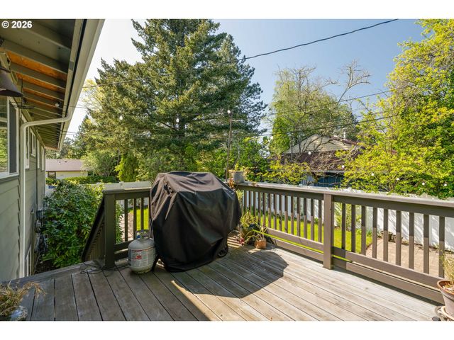 8385 Sw BROOKRIDGE St, Portland, OR 97225