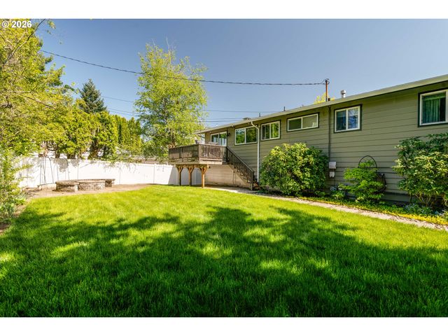 8385 Sw BROOKRIDGE St, Portland, OR 97225