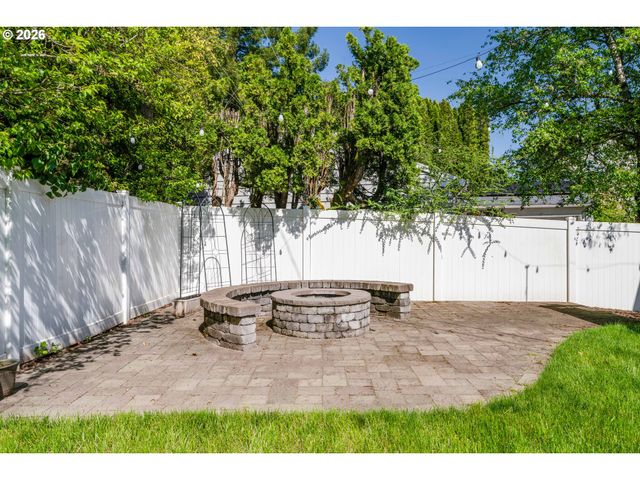 8385 Sw BROOKRIDGE St, Portland, OR 97225