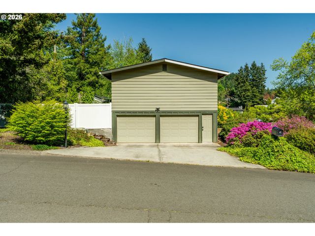 8385 Sw BROOKRIDGE St, Portland, OR 97225