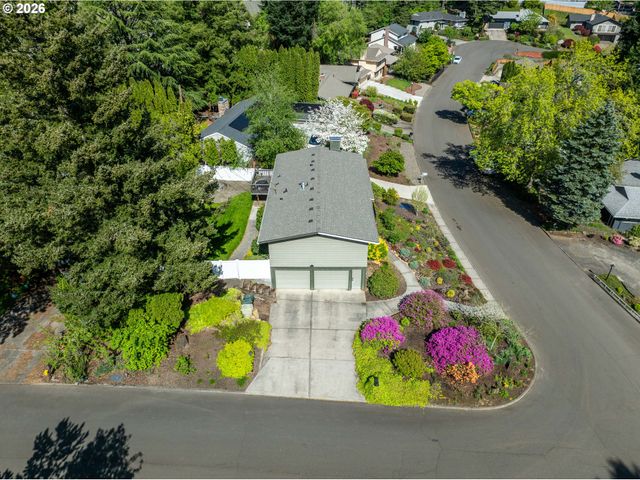 8385 Sw BROOKRIDGE St, Portland, OR 97225