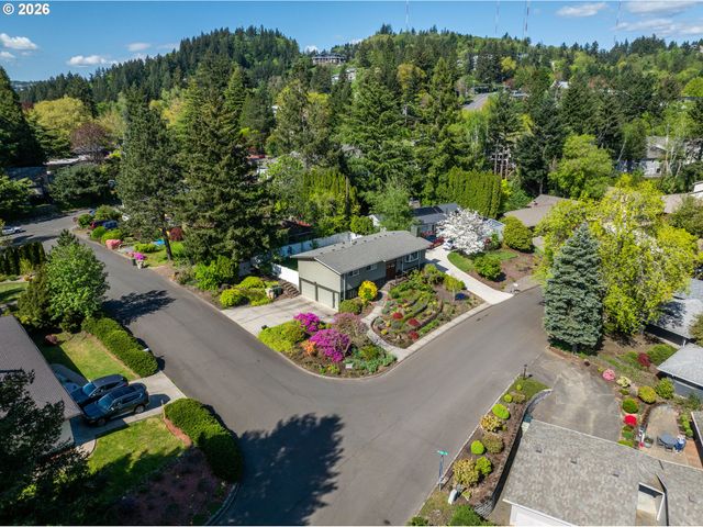 8385 Sw BROOKRIDGE St, Portland, OR 97225