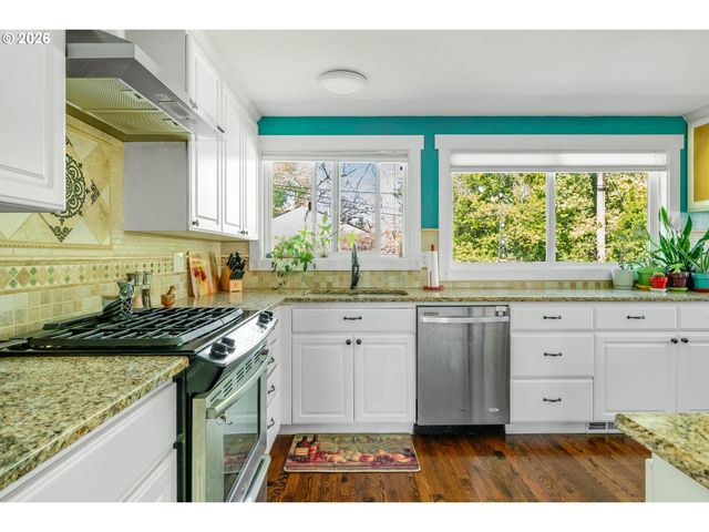 8385 Sw BROOKRIDGE St, Portland, OR 97225