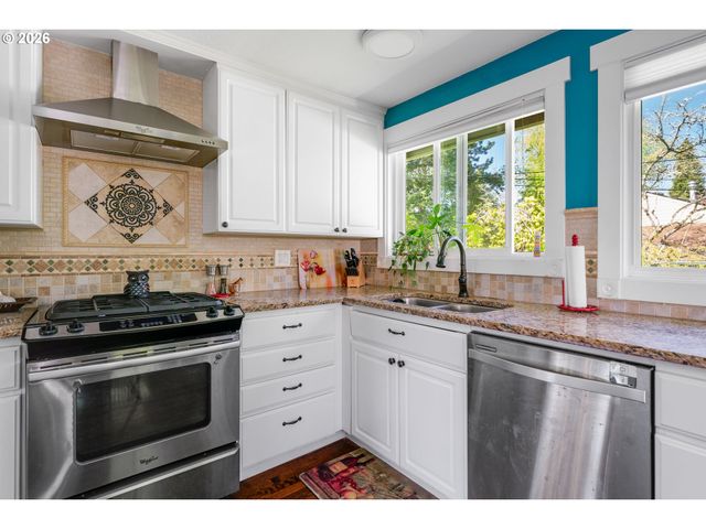 8385 Sw BROOKRIDGE St, Portland, OR 97225