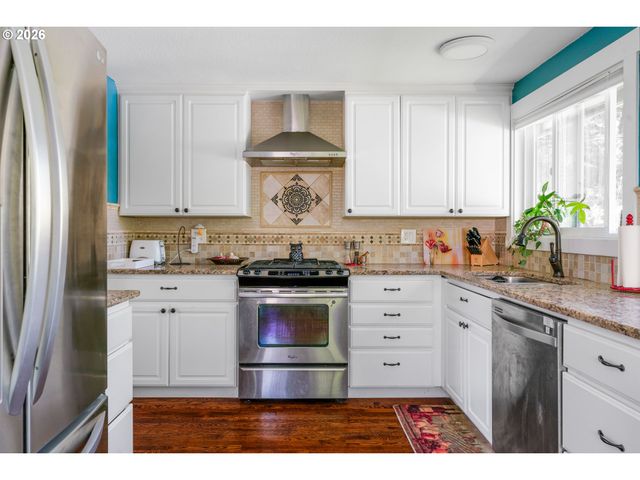 8385 Sw BROOKRIDGE St, Portland, OR 97225