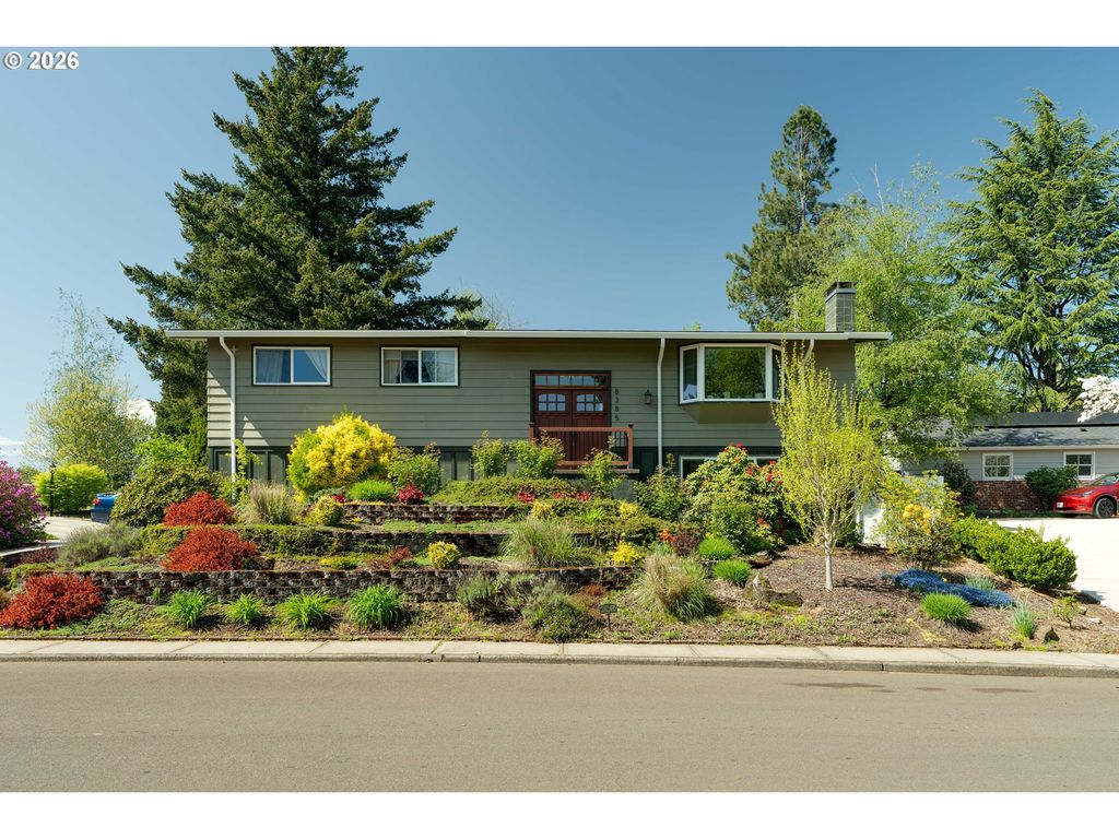 8385 Sw BROOKRIDGE St, Portland, OR 97225